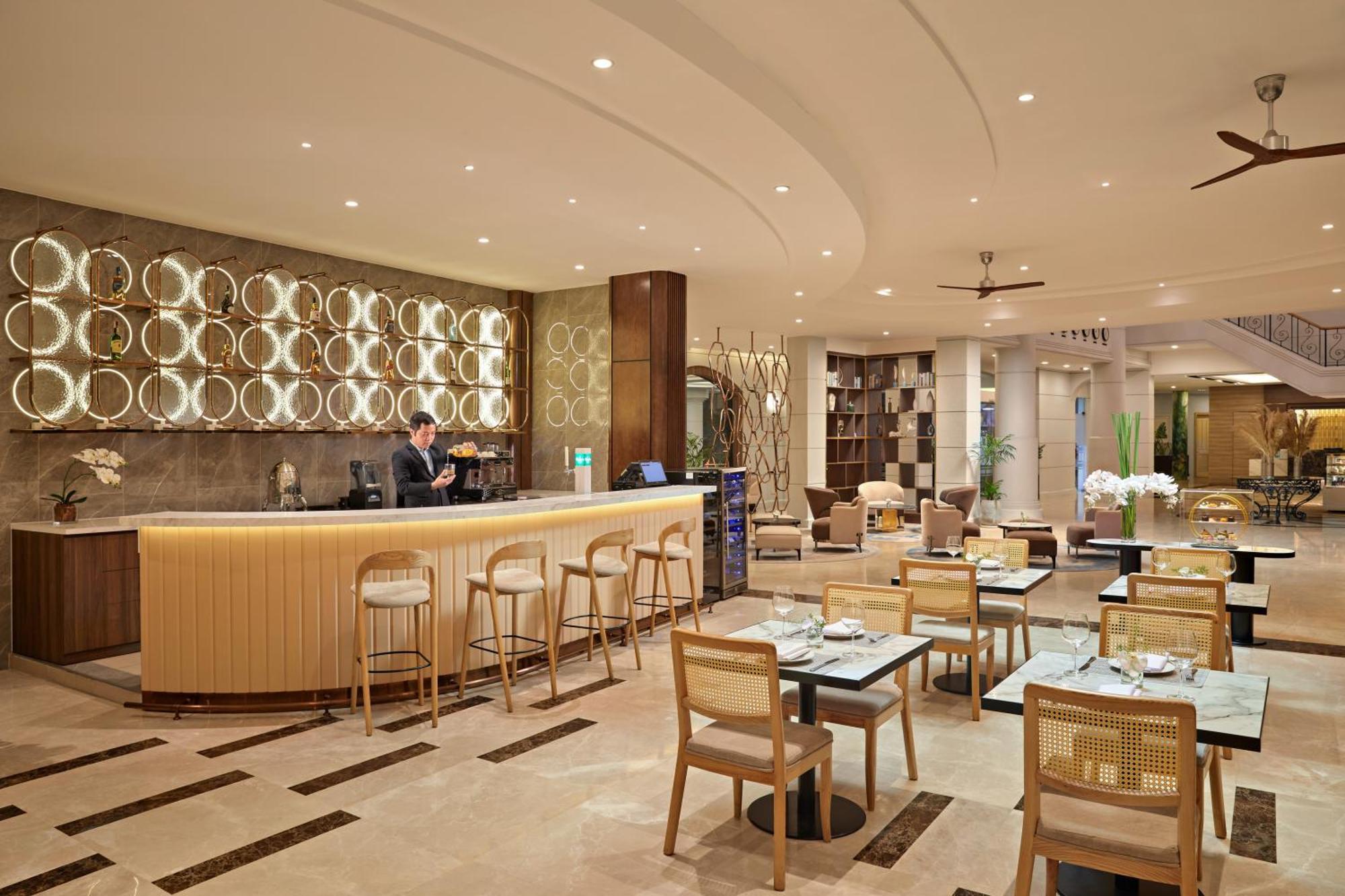 The Club & Residences Отель 4*
