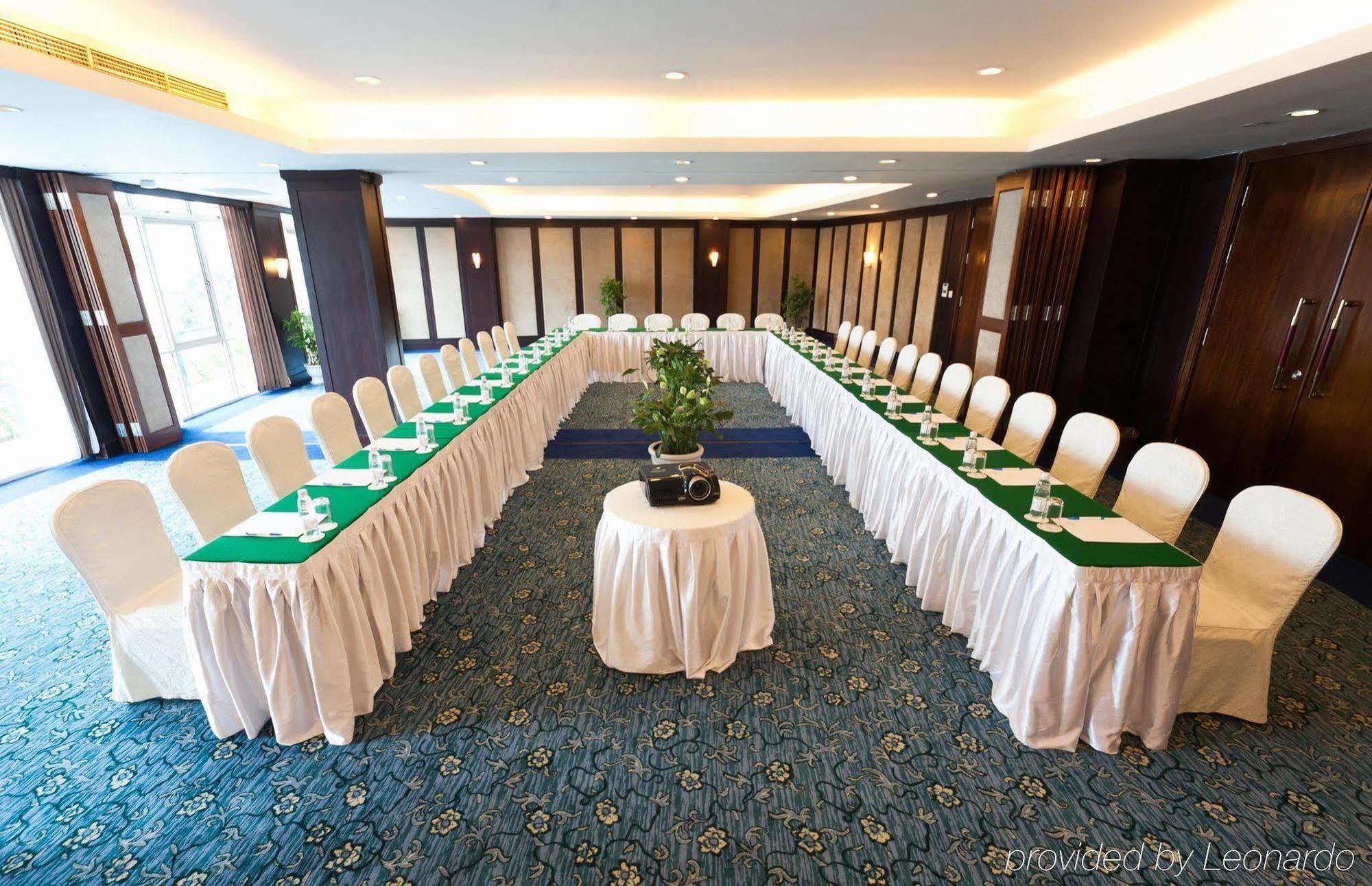 The Club & Residences Отель Ханой