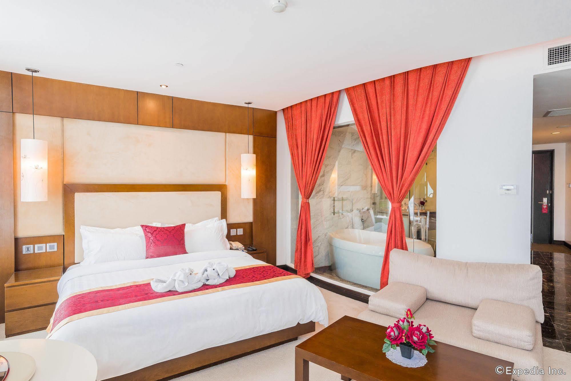 The Club & Residences Отель 4*